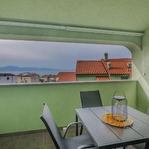 Navis apartments with private parking close to the sea