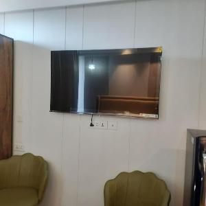 M3M Pool Mini Luxury Retreat Aravalli view