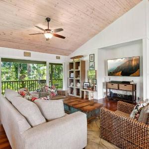 4 bd walk to shops restaurants and beach