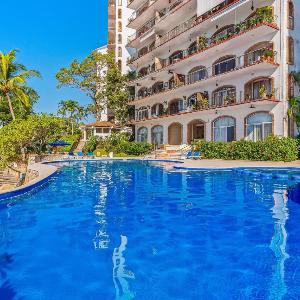 Charming beach apartment with pool and beach access full kitchen and WiFi