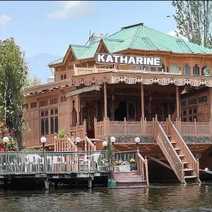 Katharine Luxury Houseboats