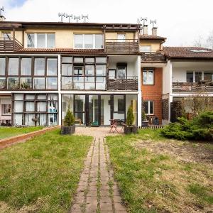 Spacious Apartment with Garden in the Tri-City by Noclegi Renters