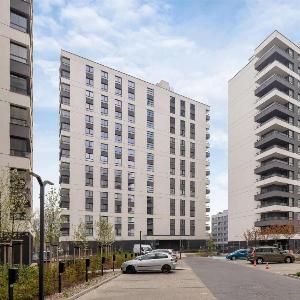 Nowoczesny Apartament z Balkonem i Parkingiem w Garażu Podziemnym blisko Spodka by Noclegi Renters
