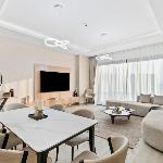 Modern Serenity 2BR Escape in Central Park Dubai 