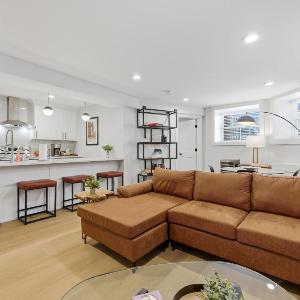 Newly Renovated 3BR 2BA in Heart of Andersonville condo