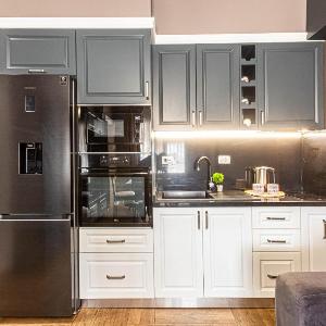 Brownie Luxury 3 Apartment with Balcony Full Kitchen 3 Min to Beach