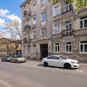 Czarujący Apartament z Klimatyzacją i Miejscem Do Pracy Zdalnej by Noclegi Renters