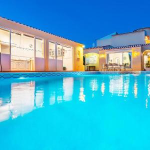 Villa Benagil Oasis - com BBQ e piscina aquecível