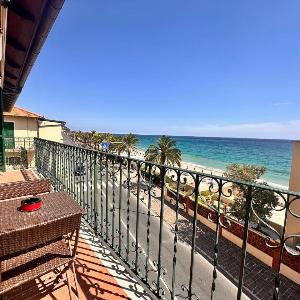 Casa Panorama - Spazioso Trilocale con Balcone Vista Mare