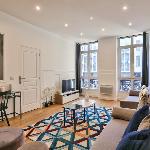 UrbanFlat 34 - Spacious & Bright Parisian Home Paris