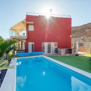 Villa del Sur - Luxury with heated pool and BBQ