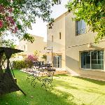 Elegant Family Villa in The Lakes Dubai