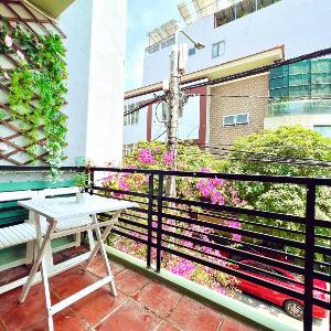 Big Balcony Studio I Step My Khe Beach I Night Market I AC I Washer I Kitchen