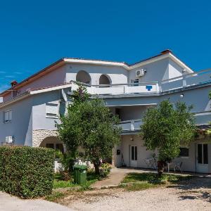 Apartments with parking space Vir - 25528