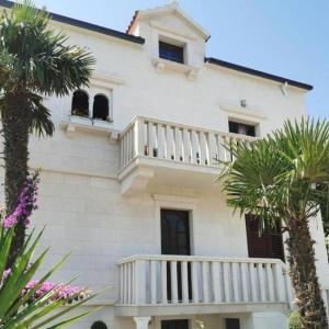 Apartments with parking space Supetar Brac - 18307