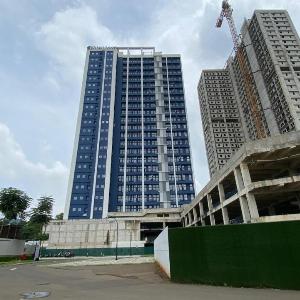 Spacious and Elegant 3BR at Loft Kingland Avenue Apartment By Travelio