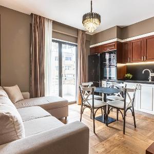 Brownie Luxury 1 Apartment with Balcony Full Kitchen 3 Min to Beach