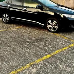 Private Taxi & Tours in Sri Lanka Comfortable Honda Grace with Driver