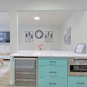 Modern 3BR Suite Steps to C-Train Near Zoo & DT