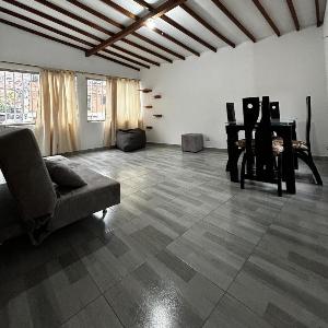 Spacious Family Apt near Subway