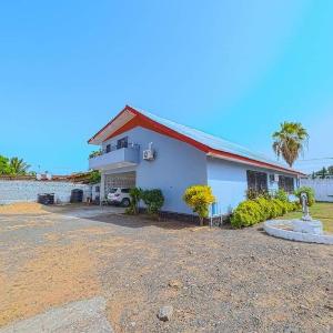 Monrovia Executive Home - Fast Internet