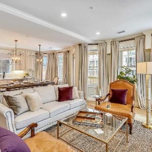 Contemporary Farmhouse-Style Retreat near T