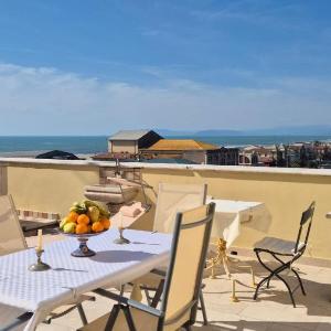 Prestigioso attico con terrazza vista mare a Viareggio
