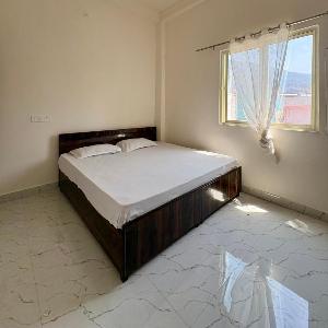 Room Mountain View 3 minute walk cafe Upper Tapovan