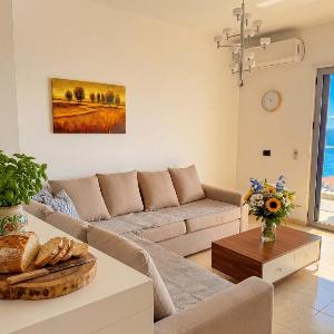 Beachfront- Sea View Holiday Home 105