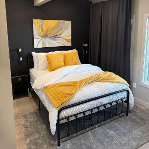Luxurious and Cozy 1 Bedroom Basement Suite Patio