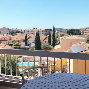 40m AC Studio with Balcony & Parking