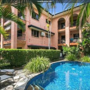 Esplanade Water-Front 2BR - Pool & Balcony