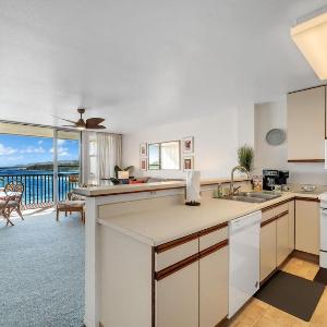 Oceanfront 1bd 1ba Walk to Shops Restaurants 215