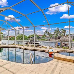 Blue Water Pool/Spa home in SW Cape Coral 1022