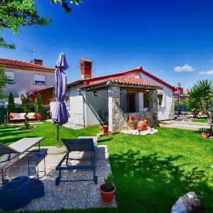 House Nicol 2426