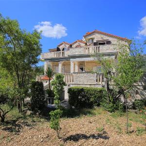 Apartments with parking space Kastel Stari Kastela - 25141