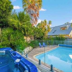 Forrest Hill Oasis with Pool Spa and BBQ