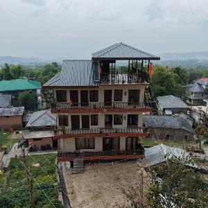 Sukoon Inn by Bharmouri Home Stay
