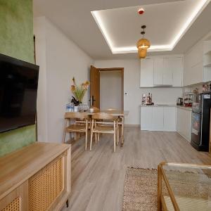 Komori House - Spacious Apartment with Kitchen & In-Unit Laundry
