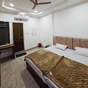 Aadishwar Stay