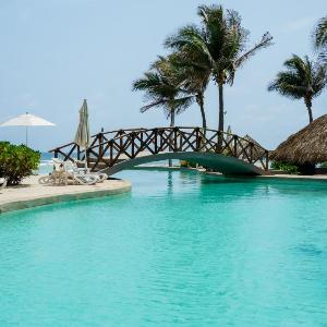 Family Apartment Beach & Pool in Acapulco 4 BR