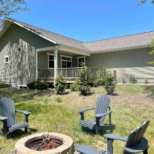 Duneside Retreat - Bonfire - BBQ - Downtown Access - Family Friendly