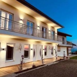 Sol Apartments Gjiri Lalzi