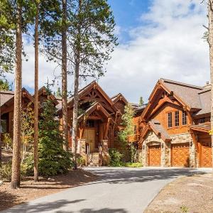 Hatari Lodge Huge Custom Home Walk to Gondola Great Amenities!