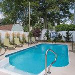 Swimming Pool & Shuffleboard - 2 Blocks to Kid's Corner & South Beach Michigan