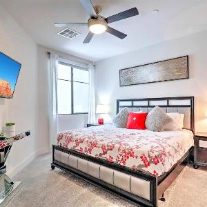 Serene TPC Gem Dining & Shopping NearbyWalkable