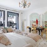 BnBNova - Madeleine & Champs-Élysées - 2BR 2BA with Balcony 