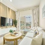 Modern 1BR Retreat in JVT at LA Residences