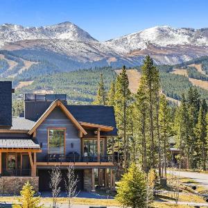 Outside the Bubble - Newer Breckenridge Home with Hot Tub and Ski Area Views