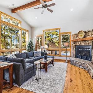 Lone Hand Lodge Custom Private Home on Peak 7 With Outdoor Grill and Hot Tub